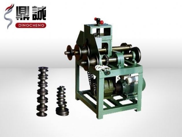 點擊查看詳細信息<br>標題：立式多功能滾動式彎管機 閱讀次數(shù)：4923